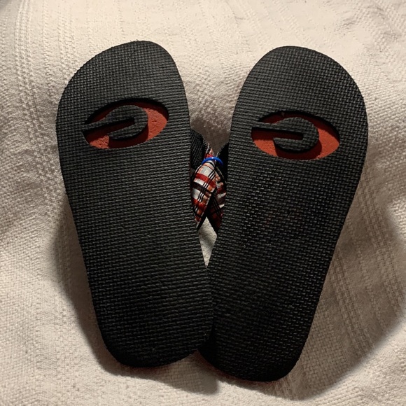 UGA GA Bulldogs Flip Flops - Picture 5 of 5
